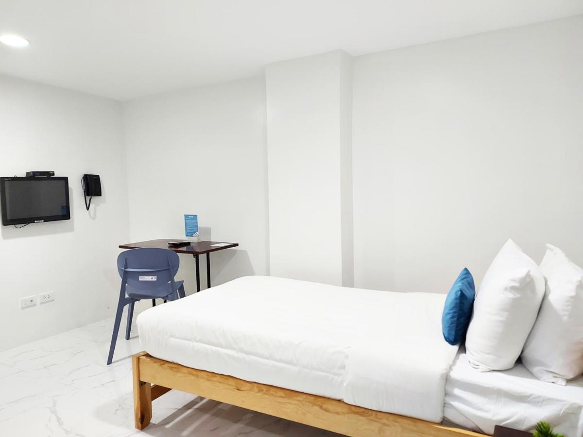 Hotel Airobedz Makati - A Value